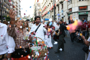 Gente in strada per la Piedigrotta