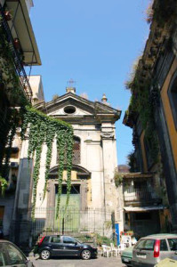 La facciata dell'antica chiesa della Santa Croce